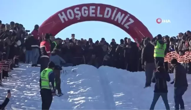 Hızları 110 kilometreyi bulan kızak yarışları büyük heyecana sahne oldu