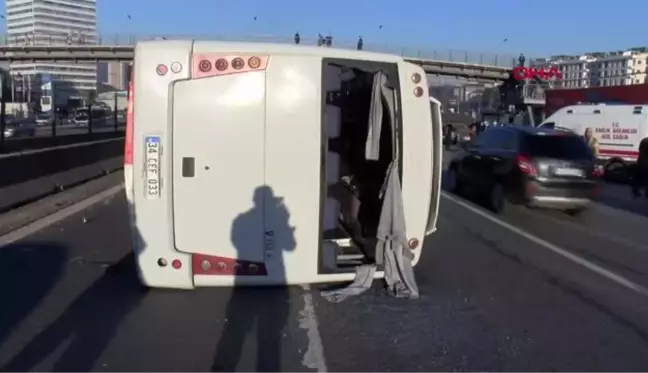 Ataşehir'de kontrolden çıkan midibüs devrildi, sürücü gözyaşı döktü