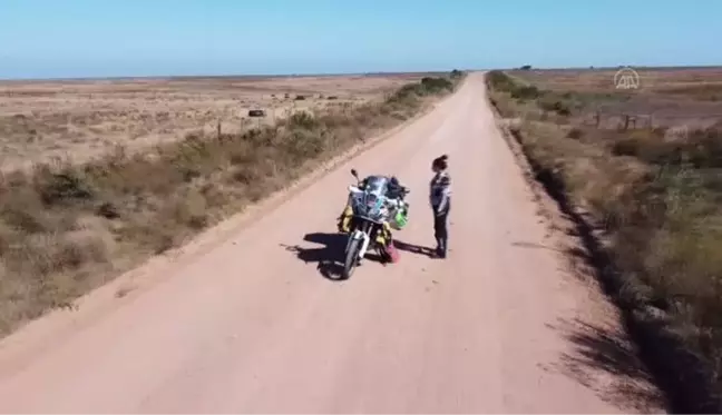 JOHANNESBURG - Türk kadın akademisyen ve gezgin Asil Özbay, motosikletiyle tek başına Afrika'yı turluyor (2)