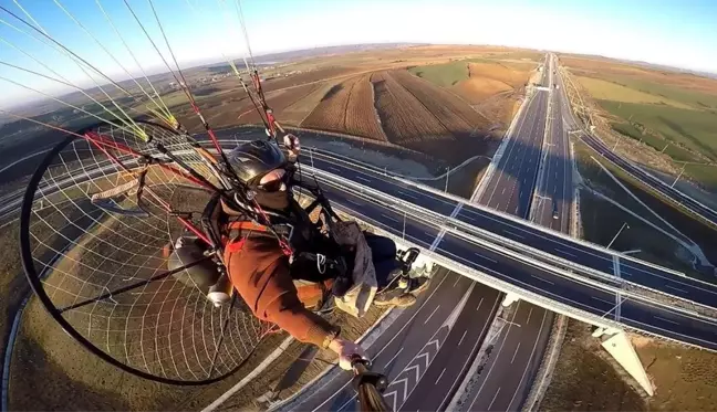 2 saatlik paramotor uçuşuyla Tekirdağ-Çanakkale Otoyolu'nun son halini görüntüledi