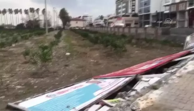 Fırtına çatıları uçurdu, araçlarda hasara yol açtı (2)