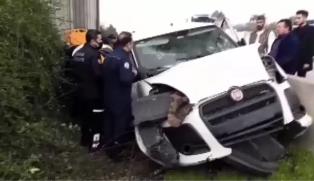 Son dakika haber! Beton bariyere çarpan araçtaki 1 kişi öldü, 5 kişi yaralandı