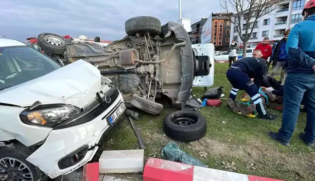 İki araç çarpıştı: 3'ü çocuk 5 kişi yaralandı