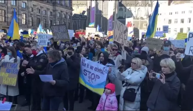 AMSTERDAM - Rusya'nın Ukrayna saldırısı Hollanda'da protesto edildi