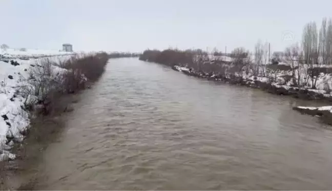 Karasu Nehri'ne düşen lise öğrencisini arama çalışmalarına ara verildi