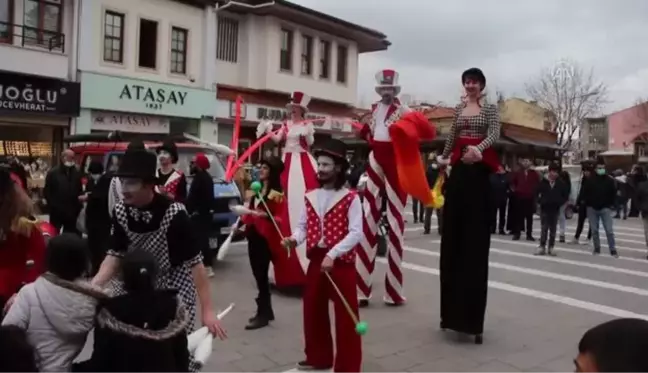 4. Ulusal Tiyatro Festivali kortej yürüyüşüyle başladı