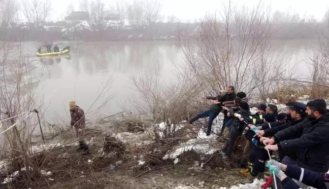 Karasu Nehri'nde kaybolan Yağmur'u arama çalışmaları devam ediyor