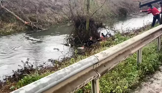 Sakarya'da derede erkek cesedi bulundu