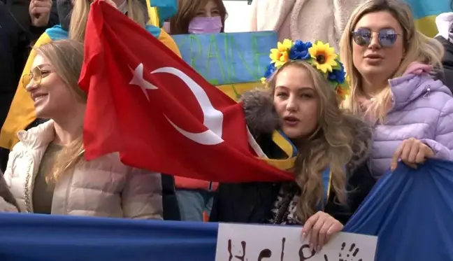 Son dakika haberi... İstanbul'daki Ukraynalıların savaş karşıtı eylemleri sürüyor