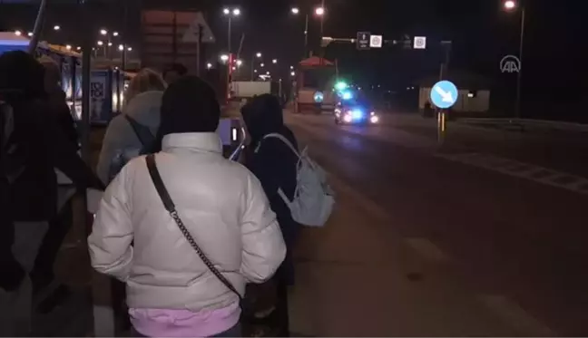 Ukraynalılar Polonya'ya geçmek için Hrebenne Sınır Kapısı'nda yoğunluk oluşturdu