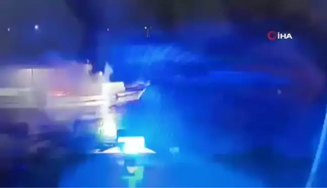 (AYDIN- Didim'de teknesi yanan kaptanı Sahil Güvenlik ekipleri kurtardı