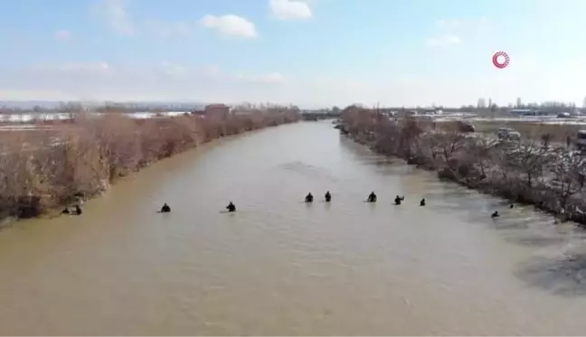 Dalgıç polisler Karasu Nehri'nde Yağmur'u aramaya devam ediyor