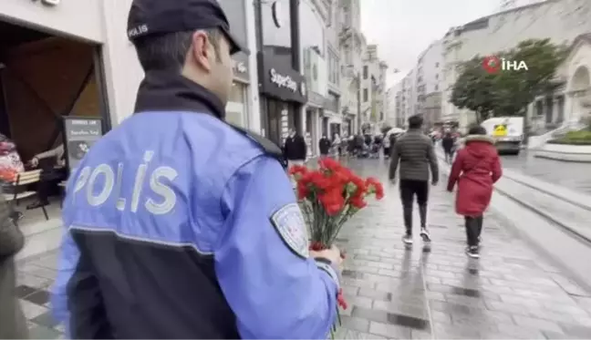 Taksim'de kadınlara karanfil sürprizi, KADES tanıtıldı