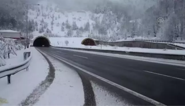 Bolu Dağı'nda kar yağışı etkisini sürdürüyor (2)