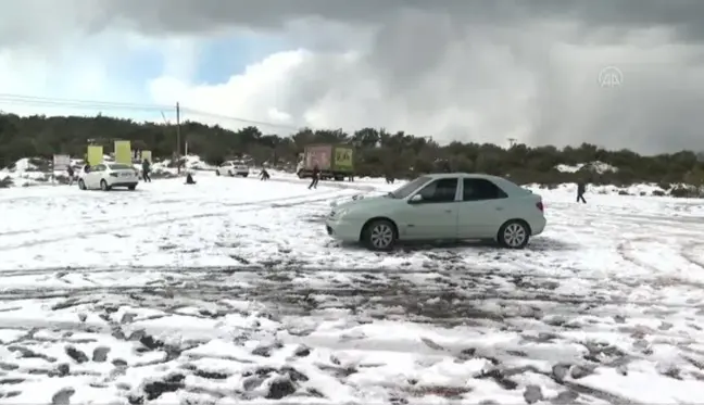 Çeşme'ye bu kez deniz için değil kar için gittiler