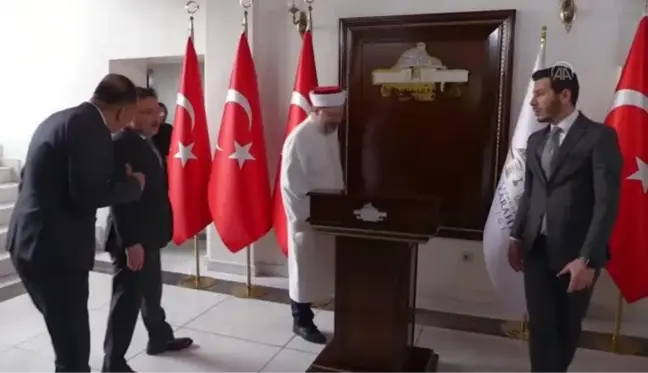 DİYARBAKIR - Diyanet İşleri Başkanı Erbaş, Valilik ve Belediye Başkanlığını ziyaret etti