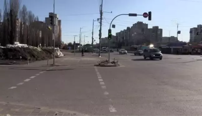 Şehir savaşına hazırlanan Ukraynalılar başkentin etrafına hendek kazıyor