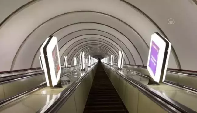 Rus hava saldırılarından korkan Kievliler metro istasyonlarında kalmayı sürdürüyor