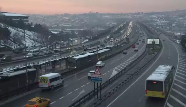 Trafik ve toplu taşımada hareketlilik yaşandı