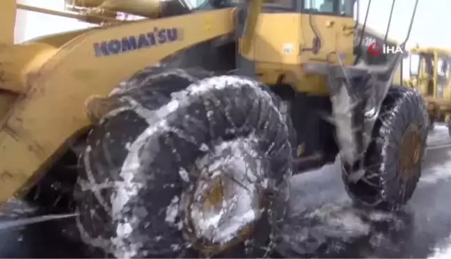 Van'da 216 yerleşim yerinin yolu ulaşıma kapandı