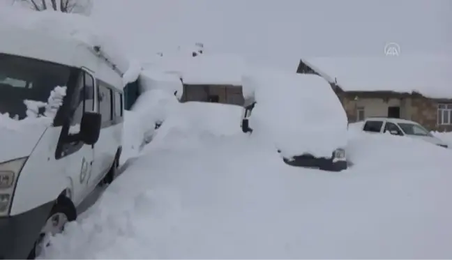 Yukarıyongalı köyünde evler kar altında kaldı