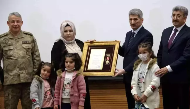 Son dakika! Vanlı şehit ailelerine 'Devlet Övünç Madalyası' takdim töreni