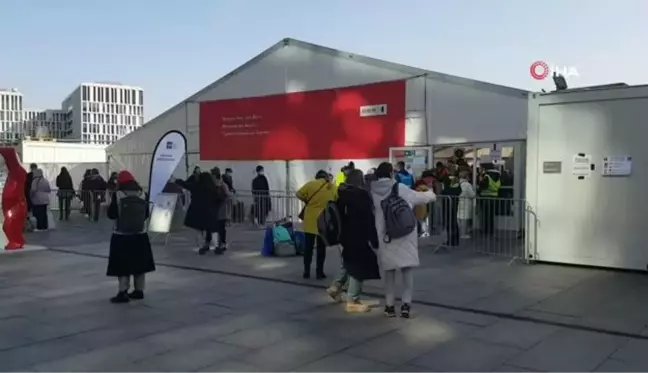 Ukraynalı sığınmacılar Berlin Merkez Tren İstasyonu'nda yoğunluğa neden oldu