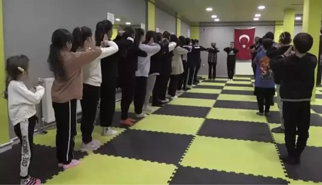 Wushucu şampiyon çift, yeni şampiyonlar yetiştiriyor