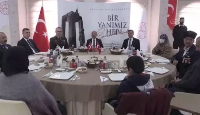 Ağrı Valiliği, şehit aileleri ve gazilerin onuruna yemek verdi