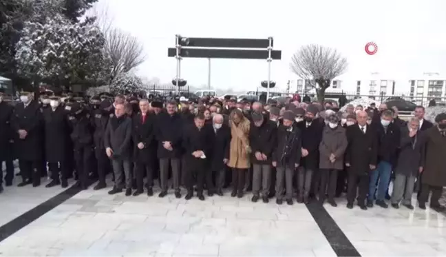 Son dakika haber! Düzce'de şehitler kar yağışı altında yapılan törenlerle anıldı