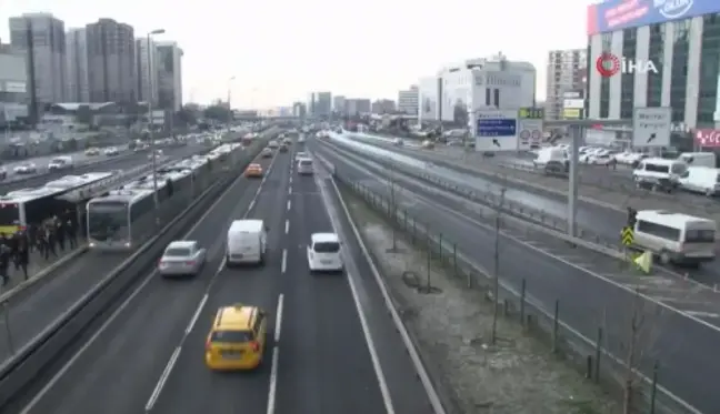 İstanbul'da trafik akıcı, toplu taşıma yoğun