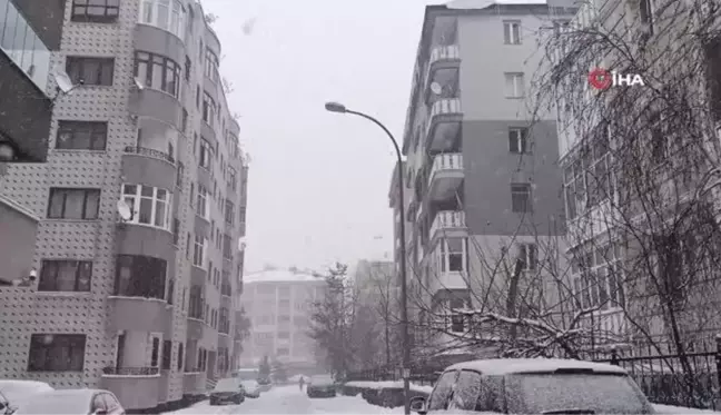 Erzurum'da kar yağışı etkili oldu, kent beyaza büründü