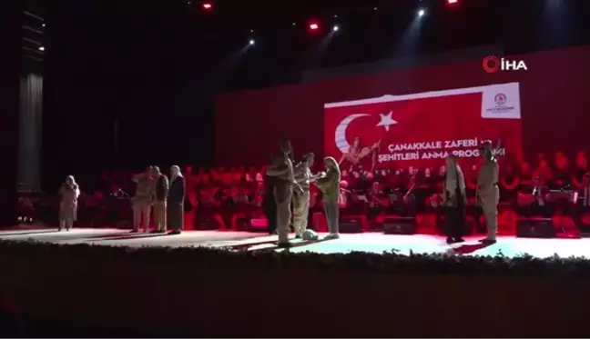 Tarihi zafer şiirler ve kahramanlık türküleriyle kutlandı