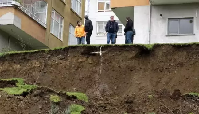 TRABZON'DA HEYELAN; SİTENİN İSTİNAT DUVARI ÇÖKTÜ