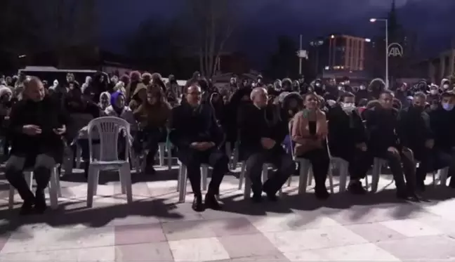 'Farkındalık Feneri Uçurtma Şenliği'nde dilek fenerleri ve balonlar gökyüzüyle buluştu