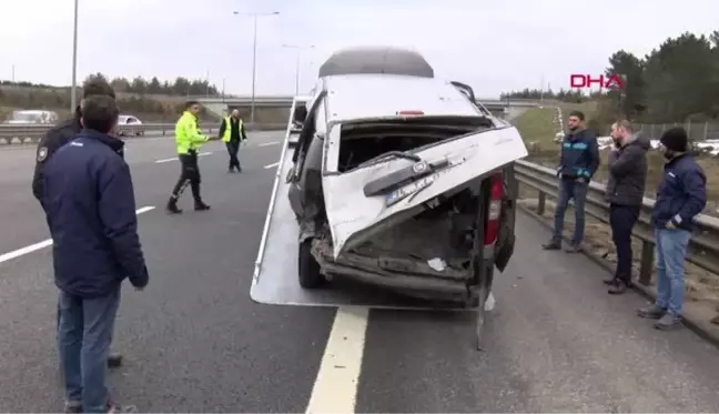 İSTANBUL-BEYKOZ'DA ARIZALANAN HAFİF TİCARİ ARACA OTOMOBİL ÇARPTI