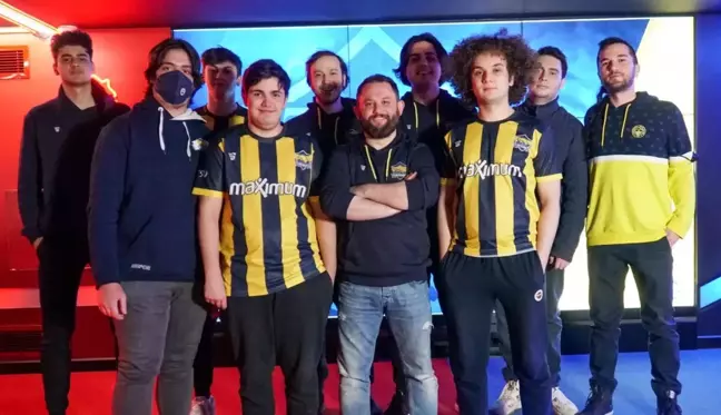 Kupa Fenerbahçe'nin! Akademi Ligi 2022 Kış Mevsimi'nin şampiyonu Fenerbahçe oldu