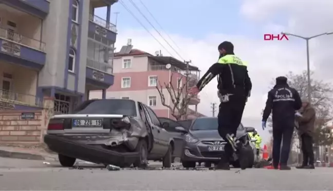 ÇALINTI ARAÇLA KAZA YAPTILAR, YAYA OLARAK KAÇTILAR