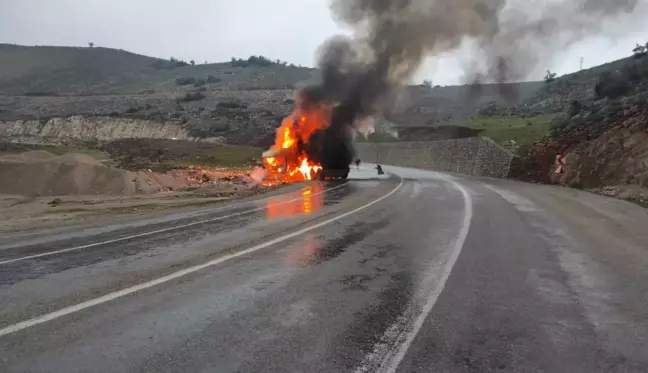 Seyir halindeki tır yandı