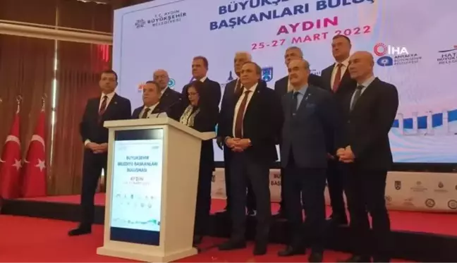 CHP'li 11 büyükşehir belediye başkanı Kuşadası'nda buluştu