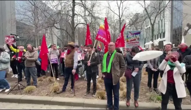 Rusya'nın Ukrayna'ya saldırıları Belçika'da protesto edildi