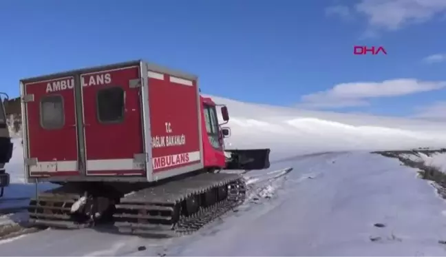 KARDAN YOLU KAPANAN KÖYLERDEKİ HASTALARIN YARDIMINA PALETLİ ARAÇLARLA GİTTİLER