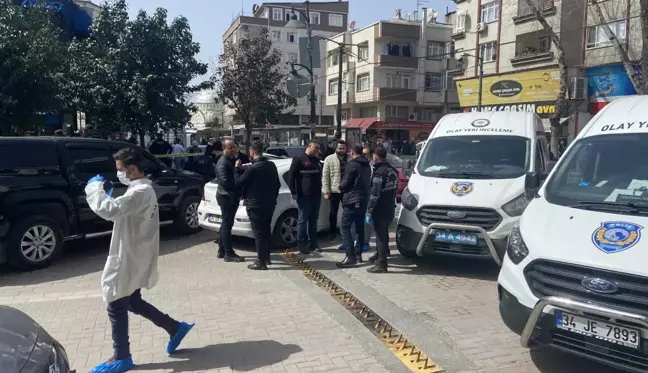 Zeytinburnu'nda aileler arasında silahlı kavga: 1'i ağır 9 yaralı