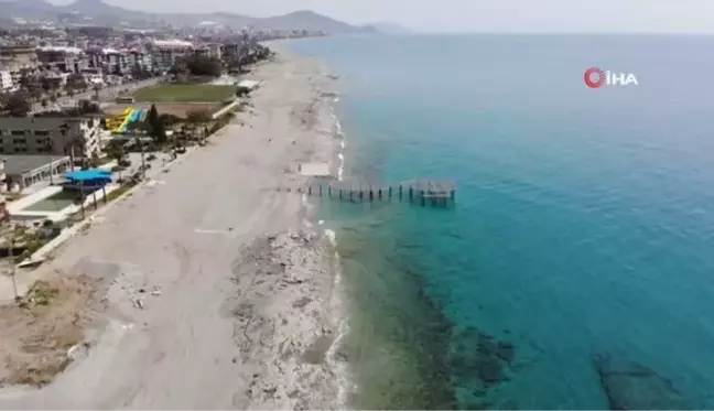 Deniz suyu çekildi... Sular altında kalan kayalıklar gün yüzüne çıktı