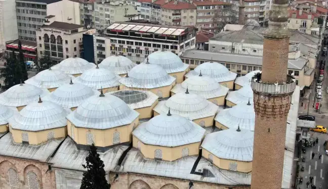 623 yıllık Ulu Cami'ye Ramazan mahyası asıldı