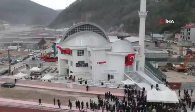 Ayancık Beşiktaş Camii ibadete açıldı