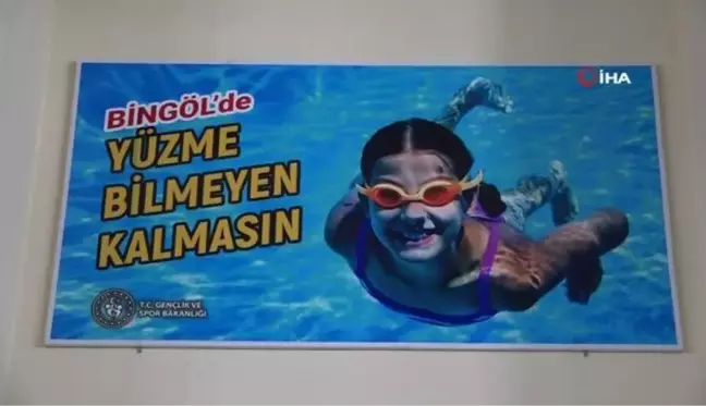 Bingöl'de proje kapsamında 7 bin 600 öğrenci yüzmeyi öğrendi