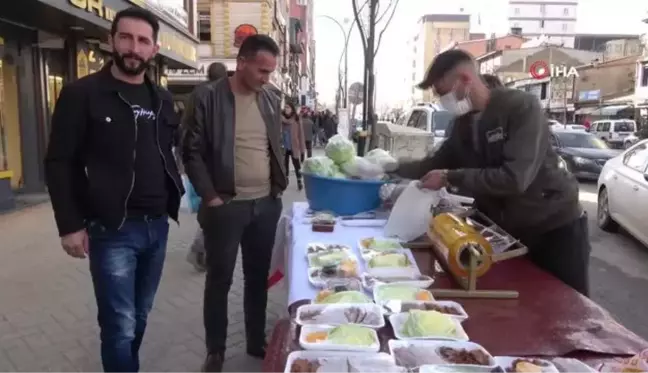 Yüksekova'da Ramazan'ın 1. gününde alışveriş yoğunluğu