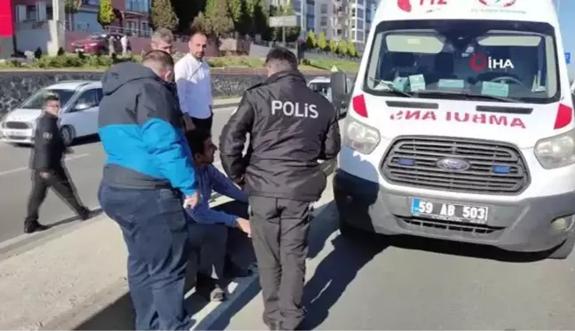 Kontrolden çıkan kamyonet aydınlatma direğine çarptı