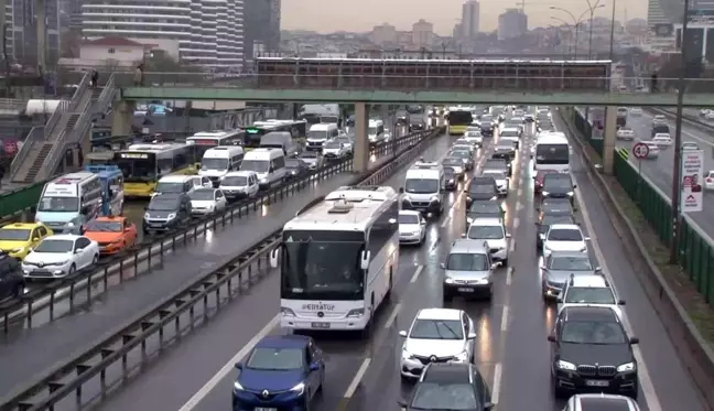 İstanbul'da trafik yoğunluğu yüzde 80'e ulaştı